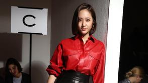 郑秀晶长泽雅美亮相TOD'S大秀