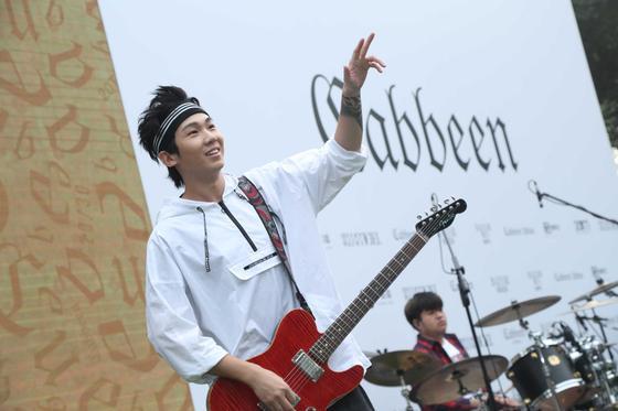 白举纲现场演绎卡宾20周年主题曲