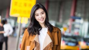 超模奚梦瑶启程巴黎 混搭造型尽显长腿优势