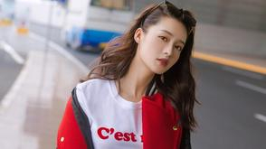 李沁启程巴黎时装周 x校服风秀美腿