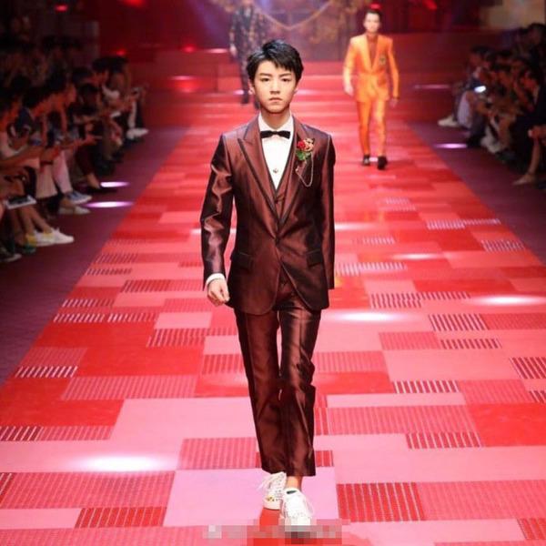 王俊凯参加Dolce&Gabbana男装秀