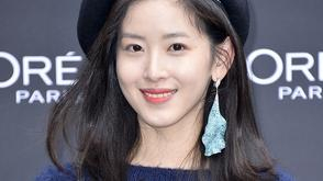 章泽天助阵欧莱雅香街大秀 贝雷帽配毛衣少女感十足