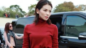 刘涛高腰红皮裙亮眼不失优雅