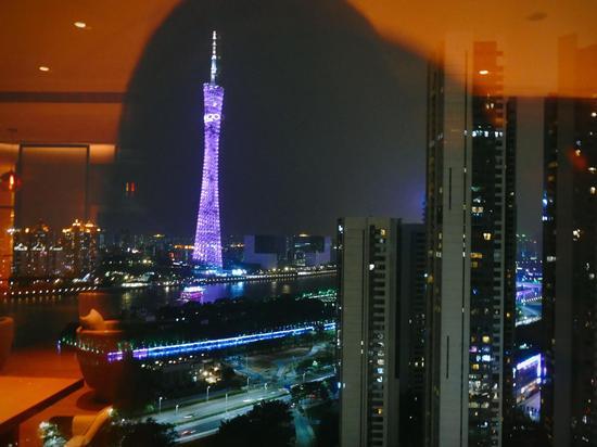 酒店行政楼层看到的广州塔夜色(摄影:Olivia)