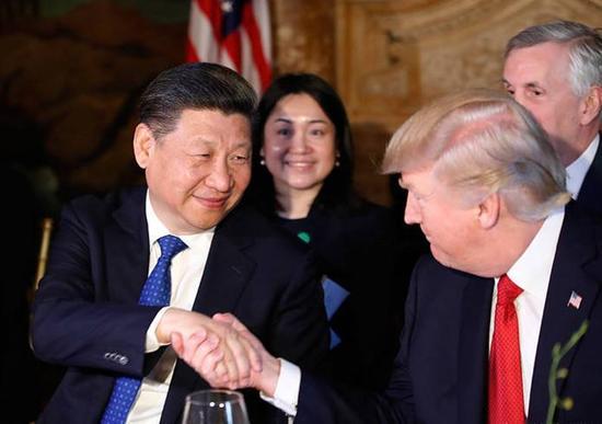 今年4月访美期间,习近平主席与特朗普总统亲切握手(图片来源:新华社)