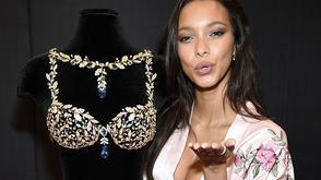 莱斯-里贝罗与天价bra合影飞吻