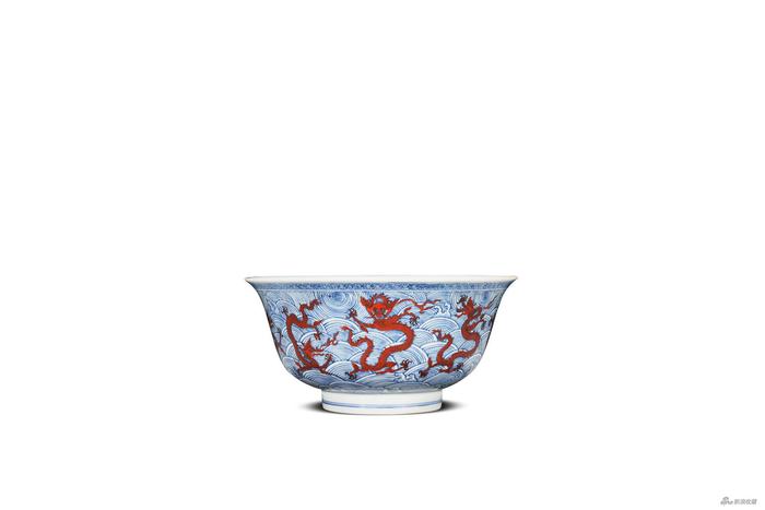 3674清康熙 仿明青花矾红海水龙纹大碗