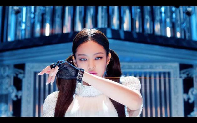 Jennie妆发