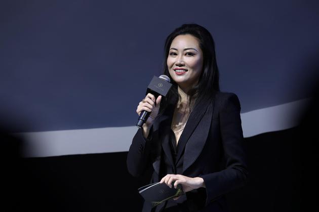 京东TOPLIFE总负责人王媛媛女士上台致辞 与到场嘉宾分享TOPLIFE的发展战略与愿景 (1)