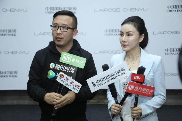 优佳丽集团董事长陈黎明(右)LAIPOSE CHENYU联合创始人兼设计总监陈宇(左)