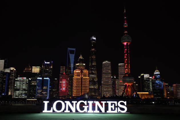 浪琴表于外滩呈现无人机飞行灯光秀