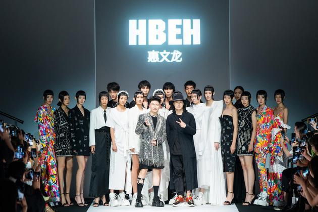 HBEH设计师惠文龙与张大大谢幕合影