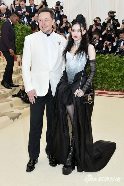 马斯克和格兰姆斯出席2018 Met Ball