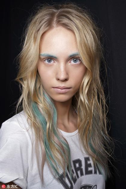 纽约2015春夏时装周:Badgley Mischka 蓝绿挑染眉