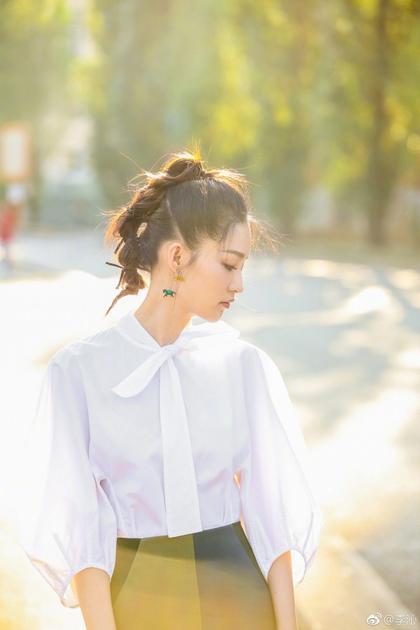 李沁马尾