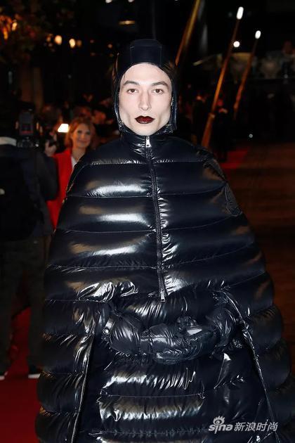 Ezra Miller in 巴黎首映礼
