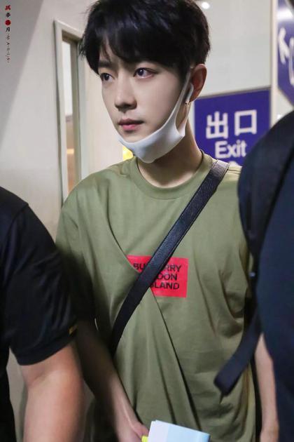 肖战略显疲惫