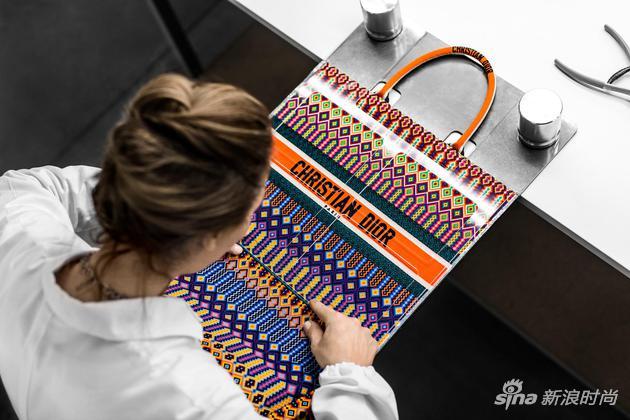 DIOR BOOK TOTE手袋制作工艺