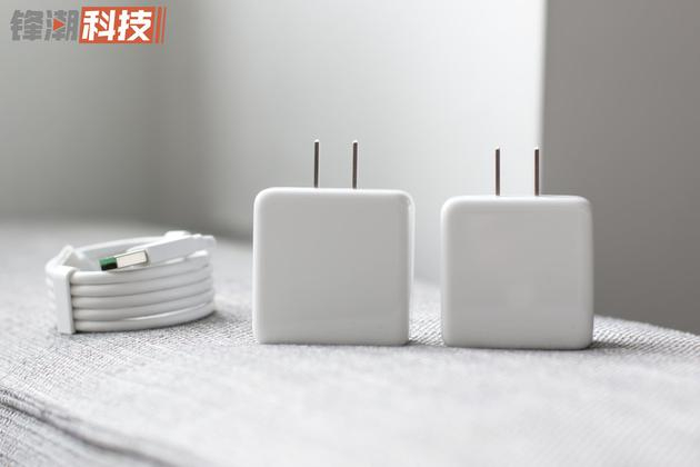▲ 左:SuperVOOC超级闪充 || 右:VOOC 闪充 ▲