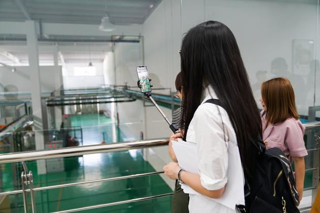 旅行博主妹莉十足直播中