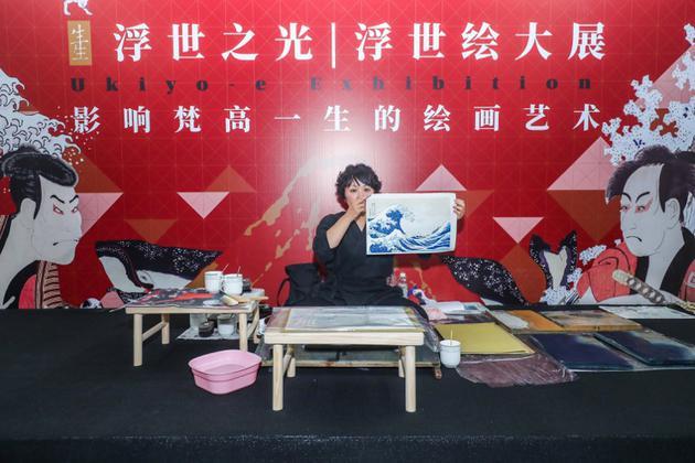ZENA帕哈“生生·浮世之光:浮世绘大展”现场图片_浮世绘匠工现场演示制作