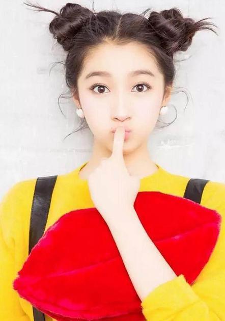 关晓彤丸子头