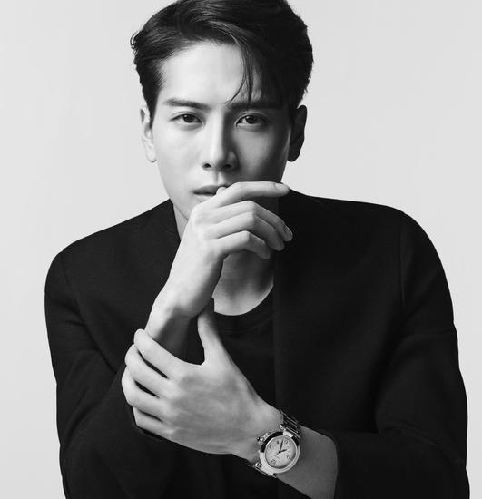 音乐唱作人王嘉尔(Jackson Wang)演绎Pasha de Cartier腕表