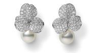 MIKIMOTO Pétales Collection Les Pétales Place Vendôme 18K白金白南洋珍珠耳环配钻石 RMB 579,000 (PYE07001NU珍珠直径约: 12.50mm ; 钻石总重约4.88ct)