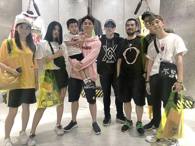李晨nic&潘玮柏与主理人合影