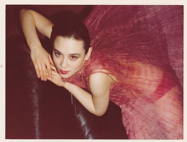 Tina Chow,1975年