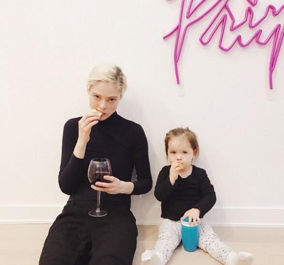Coco Rocha与女儿Ioni的完美母女装