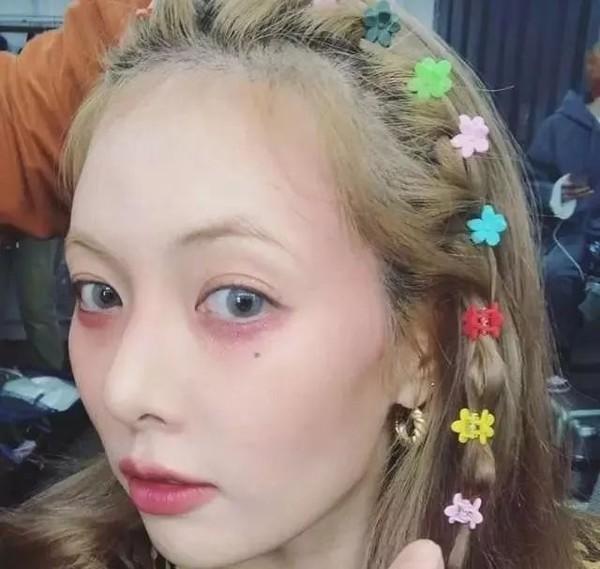 红色眼下眼影