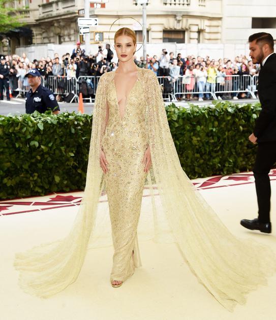 Rosie Huntington-Whiteley穿Ralph Lauren金色礼服