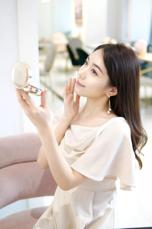美妆达人:@吴小cai,
