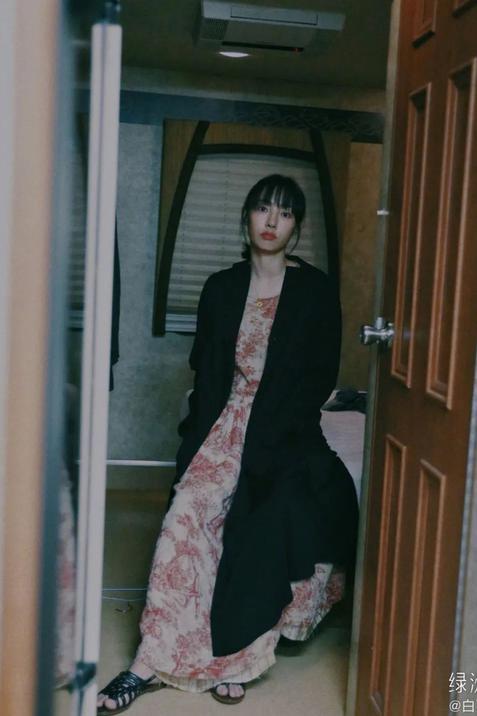 印花连衣裙:Uma Wang