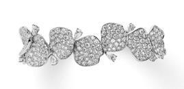 MIKIMOTO Pétales Collection Les Pétales Place Vendôme 18K白金钻石手链 RMB 134,000 (GYD07001U钻石总重约17.39ct)