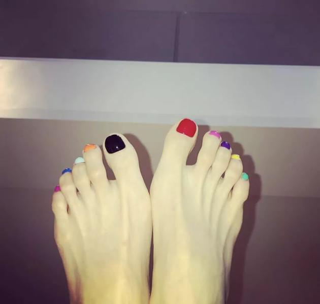 纯色美甲