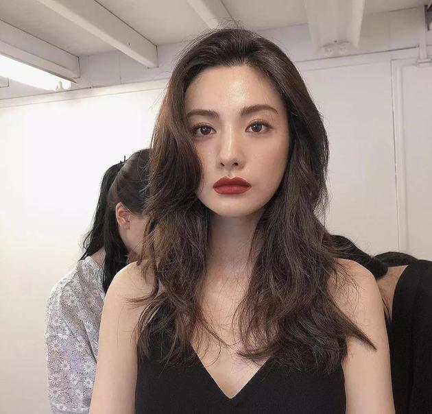 NANA红唇妆