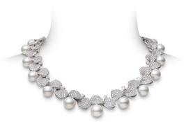 MIKIMOTO Pétales Collection Les Pétales Place Vendôme 18K白金白南洋珍珠项链配钻石 RMB 2,860,000 (PP06827NU 珍珠直径约: 11.00-13.00mm ; 钻石总重约26.43ct)
