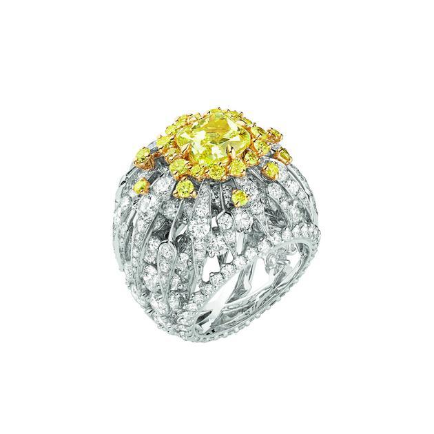 CHAUMET 天穹皓境高定珠宝套系 “光芒咏叹”高定戒指,现时参考价格 ¥3,090,000