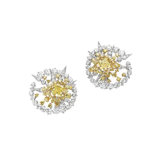 CHAUMET 天穹皓境高定珠宝套系 “光芒咏叹”高定耳环,现时参考价格 ¥3,558,000