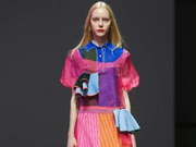 i-am-chen首次亮相上海时装周演绎彩色针织美学