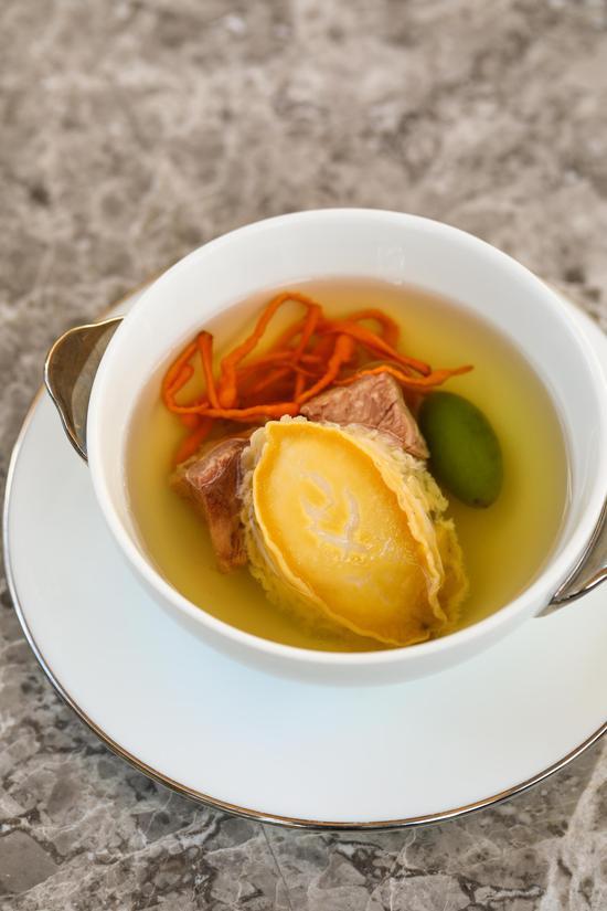 青橄榄瑶柱炖鲜鲍
