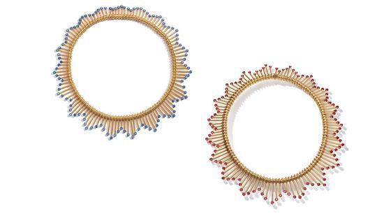 左:Tiffany & Co.蒂芙尼Schlumberger 高级珠宝系列18K黄金镶嵌圆形蒙大拿蓝宝石V形流苏项链 右:Tiffany & Co.蒂芙尼Schlumberger 高级珠宝系列18K黄金镶嵌红宝石V形流苏项链