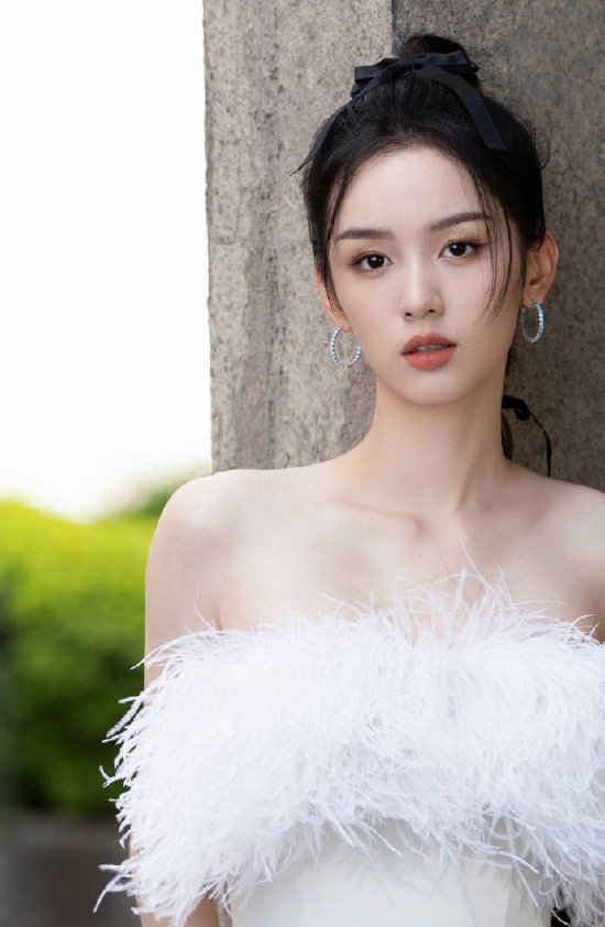 周也最新写真造型 w700d1q75cms.jpg?by=cms_fixed_width