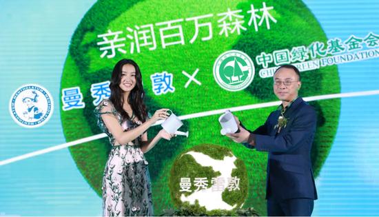 Kōki光希与曼秀雷敦亚太区总裁冼启聪先生共同启动公益计划