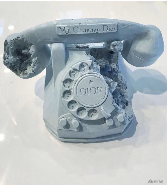 Daniel Arsham X Dior《电话》石膏 矿物 14X20.3X24.2cm 2020 来源:CZ