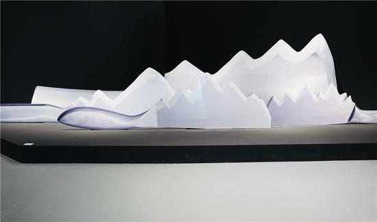 徐震作品《集团-(4把刀组合)》