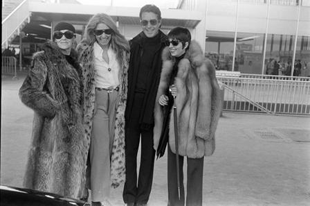 1973年Halston与Kay Thompson,Jane Holzer,Liza Minnelli抵达法国普罗旺斯马赛机场