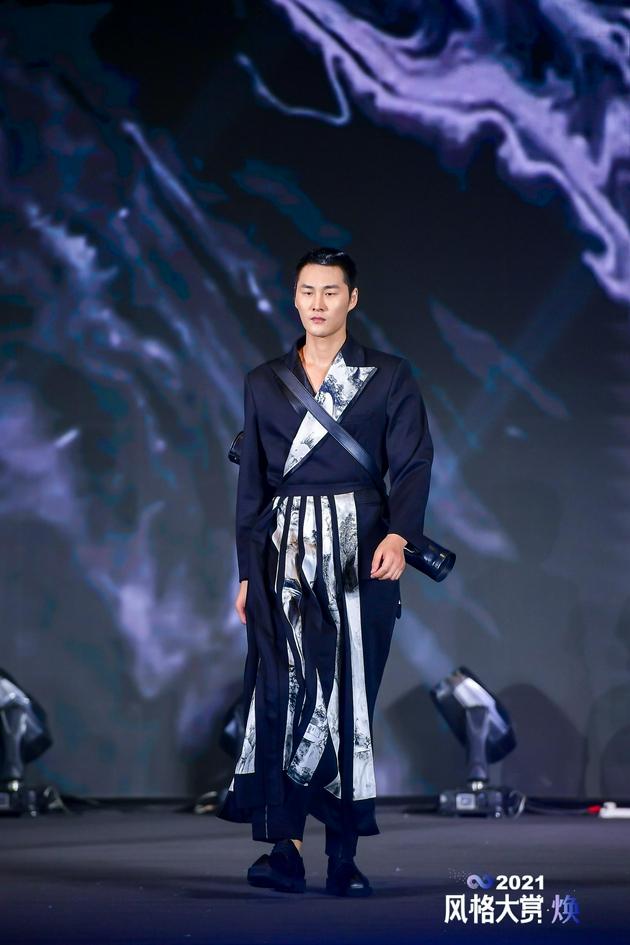超模李振